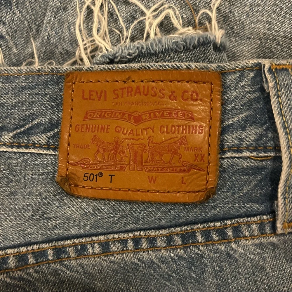 Levi's 501 Jeans Slim Taper Denim Distressed Blue Men's 30 W 28 L 100% Cotton